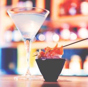 Sashimitini! Gin with ginger liqueur garnished with sashimi. Yes, Sashimi. & again, maybe this one doesn't quite contain sake. But. Sashimi. It has. Sashimi. That is all.